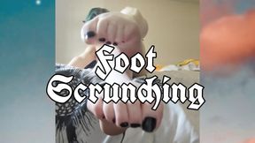 Fully Nude Foot Scrunching Clip