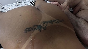 Coloquei o amante da minha mulher pra mamar também