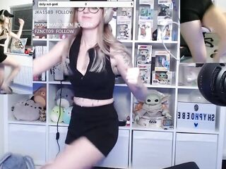 TWITCH STREAMER WORKING OUT IN FRONT OF SLUTTY VIEWERS (SHYPHOEBE)