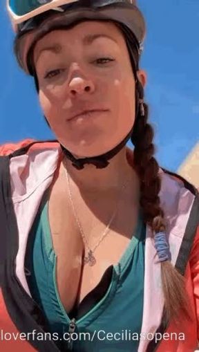 Recibo a mi fan carretero con su lenceria favorita 😻 que sé que le vuelvo loco !!! Nos hemos calentado muy rápido! me ha comido las tetas 🤤 luego me ha follado y luego se la he chupado hasta que se…