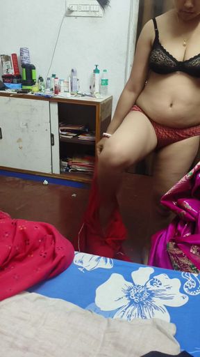Indian Bengali Housewife Open Her Saree in Front Office Boss and Doing Hard Sex with Boss