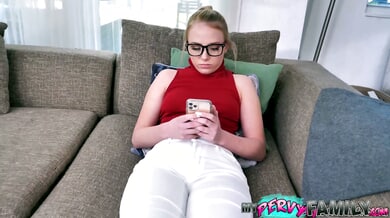 Dixie Lynn indulges Cris Commando's foot fetish in step sibling roleplay