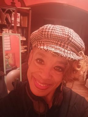 Relaxation and Body Movements in Lady Leo Lyne's Playhouse