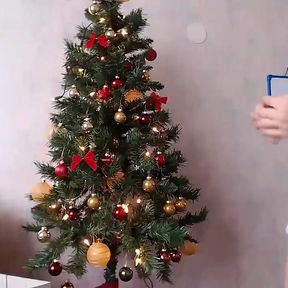 Decorating the Christmas Tree Live!