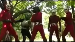 Cosplayerka Supergirl zostaje związana i wyruchana