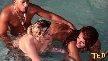 Muita orgia debaixo da água com as estrelas pornôs - Rafaella Denardin - Melissa Deavassa - Nego Catra