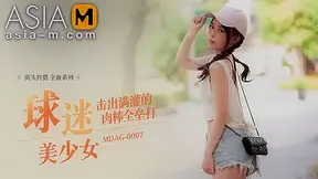 The Chick Like Playing Baseball MDAG-0007/ 街头狩猎 - ModelMediaAsia