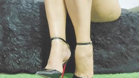 Stephanie ultra sexy footjob in black heels with her dildo