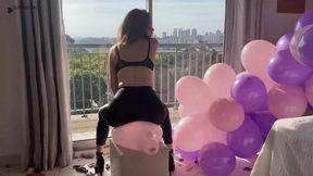 Sit pop chair balloon arch
