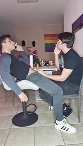 Süßer 18 jahrer isst das vollgewixte Plätzchen, Full Video with Cumshot and Swallow