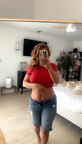 Big-titted onlyfan shows off her tits