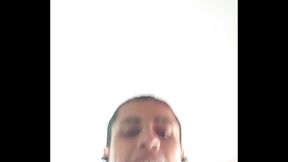 El novio de mi amigo me da unas mamadas tan deliciosas que me deja temblando como Bambi.