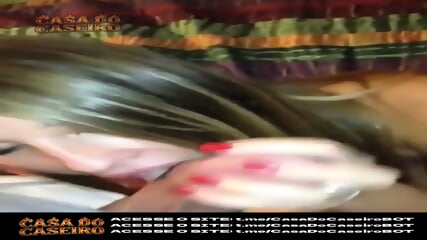 CASADA AMERICANA TRAIU O MARIDO COM DOIS AO MESMO TEMPO