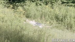 Bree Daniels gets off while watching taboo couple fucking outdoors