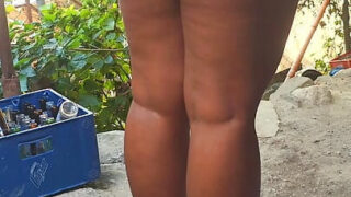 Hot Latina tenåring med stor rumpe tar en dyp anal creampie fra fyren sin