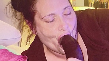 Hot thick midget suck and slurping on a bbc