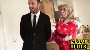 ”Pretty blonde girl Jasmine gets her cunt streched wide”