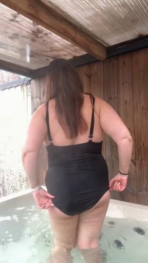 Steamy Hot Tub Session – Curvy MILF Solo
