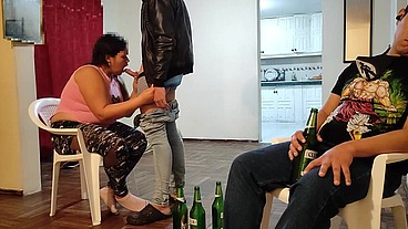 Voy ala casa de mi mejor amigo para ver el JUEGO de Futbol se Pone muy le hago unos masajes a su esposa y terminamos follando Tiene UN CULO muy GRANDE es una Buena puta