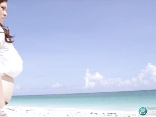 Flashback: Hotty & The Beach