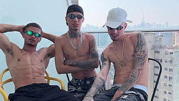 Fudendo gostoso com dois machos