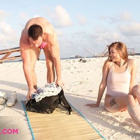 GIRLSRIMMING - Beachside rimming romance with petite Amanda Clarke