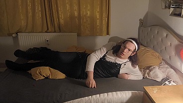 Ausziehen Und Geil Masturbieren