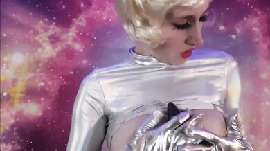 Lynn-Tonic rides the alien dragon with her glow in the dark sex toys