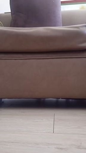 colegiala italiana muestra su coño rosado