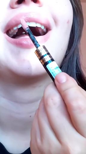 Bare lips smoking cigarette   Clip 3