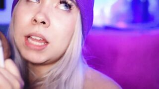 Colombian blonde give her bf a oral sex while smoking for the fans