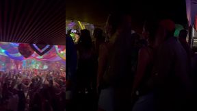 suite de la soiree au pacha a ibiza exhibant mes gros seins en dansant avec ...