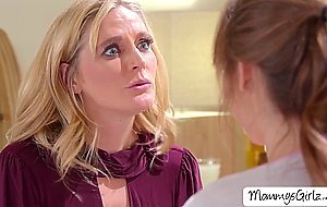 Beautiful blonde stepmom Mona cant stop Riley Reid licking her pussy