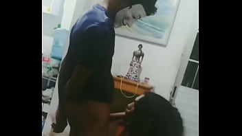 Nem deu tempo de ir pro quarto novinho me comeu na sala mesmo