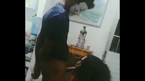 Nem deu tempo de ir pro quarto novinho me comeu na sala mesmo