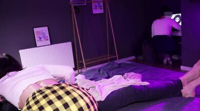 He choose CS GO.Girfriend Cheating While He Plays