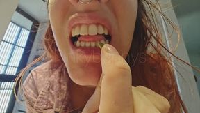 ASMR: Chewing pumpkin seeds