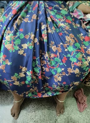 Grapes with finger fuck aunty. Aunty was enjoy and full mood on the finger fuck and eating the grapes