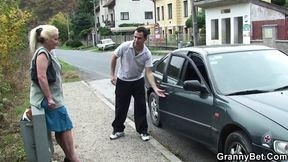 Dude picks up blonde mature and fucks her hairy cunt