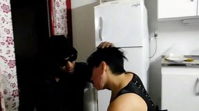 esta perra hace lo que le ordenes , le meten la mano en el culo y se la hacen limpiar , con la lengua , durisimo castigo anal