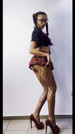 Dancing like a whore, check out my figure!