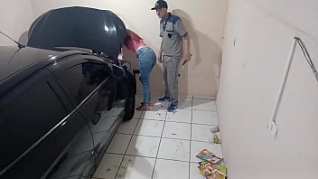 Boss and client got horny in the horny mechanic's workshop!