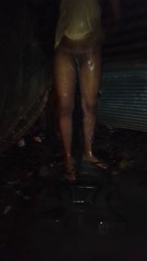 ශාශි කෙල්ල නානවා