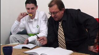 若い痩せたヨーロッパの教師ぽっちゃりゲイ痴女アナルファック、大きなペニス