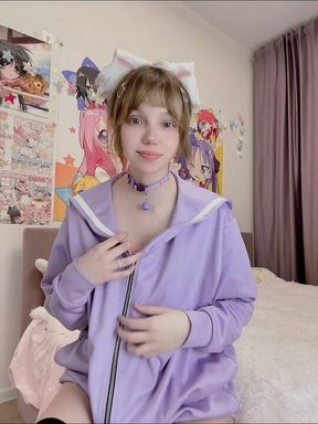 Kitty girl in delicious blowjob video 💚