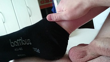 Wichsen mit Schwarzer Stinkesocke
