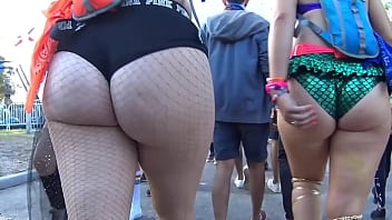 BIG ASSES IN THE WILD PART 3!