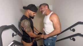 jeff carvalho - entrando na rola grossa do coroa xxl - daddy mega-dotado enrabando o putao musculoso