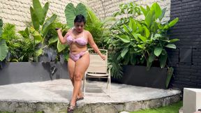 Curvy Girl Slut Is Unfaithful to Her Boyfriend with a Stranger with a Big Cock in the Courtyard of a Resort