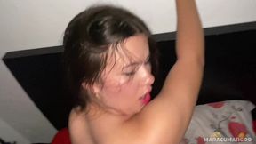 La amiga de mi hermana est� en mi cama    quiere algo de mi?